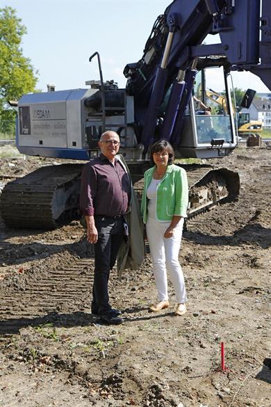 Hr. Pfeiffer und Fr. Salvagno auf der Baustelle